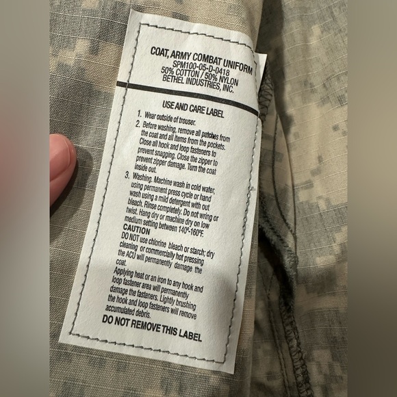 I182 NWOT US Army Combat Coat Camo FR Uniform Jacket Medium Reg - Picture 5 of 5